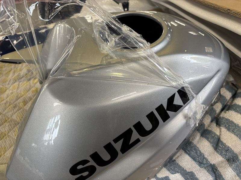 スズキ 刀 タンクカバー塗装 プロテクションフィルム